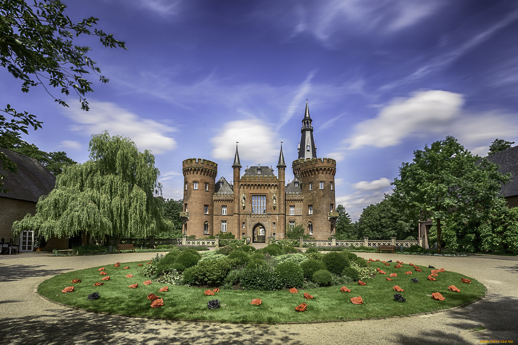 Замок с парком